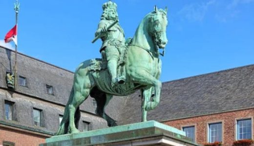 私がハンマーで打ち砕いたのは、君たちの羨望だ － 彫刻家グルペッロ